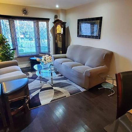 Апартаменты Beautiful House In Миссиссага Экстерьер фото